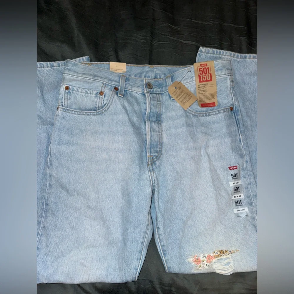 Levis questions leave